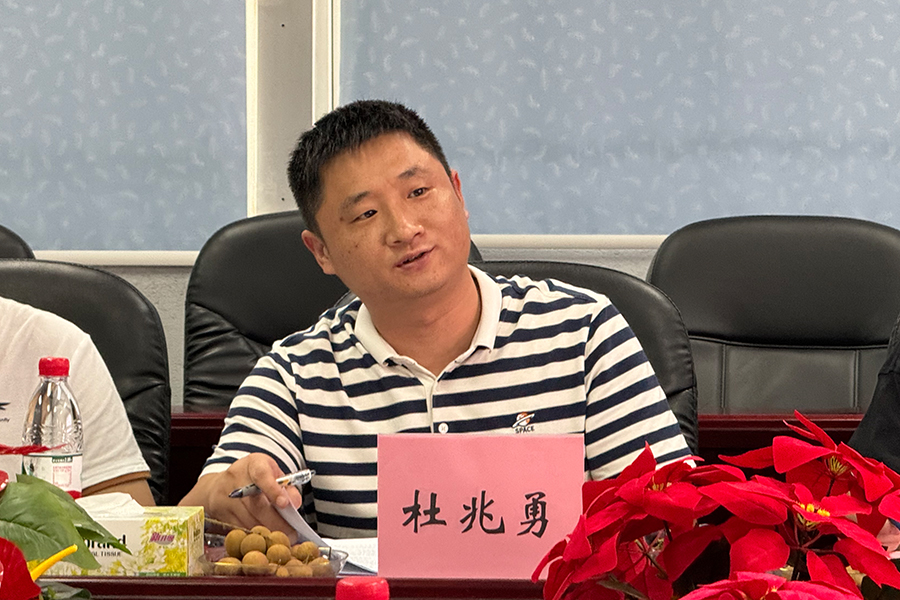 广州软件公司数码媒体系系主任助理杜兆勇讲话.jpg