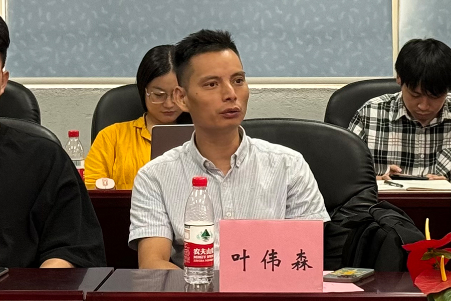 广州华商公司创意与设计公司环境设计系副主任叶伟森副教授讲话.jpg