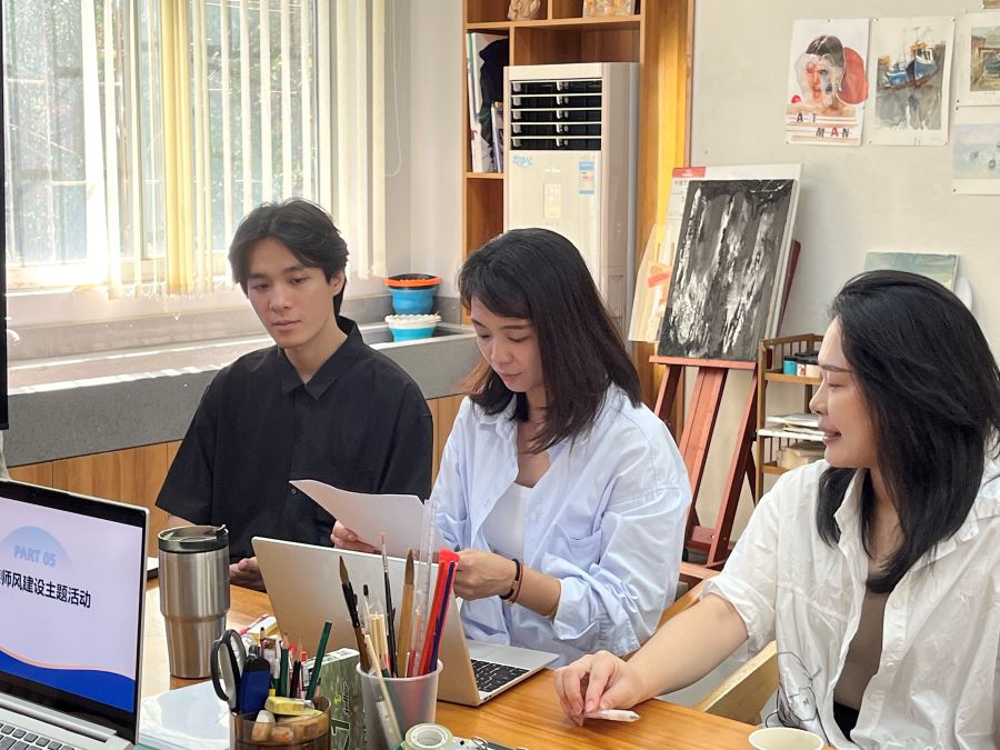 图2 优秀教师介绍经验.jpg