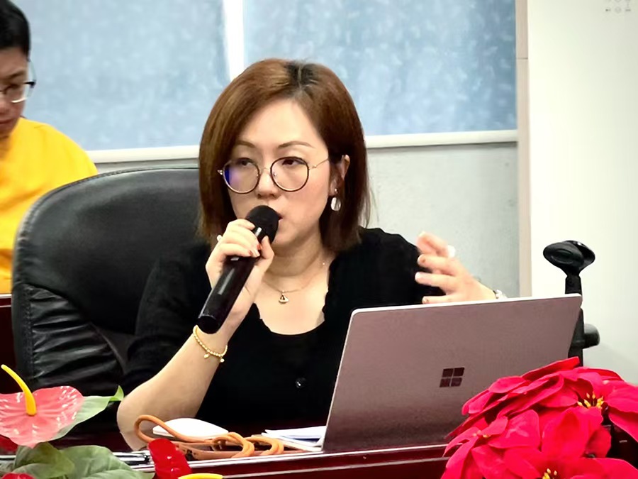 系主任黄艳发言.jpg