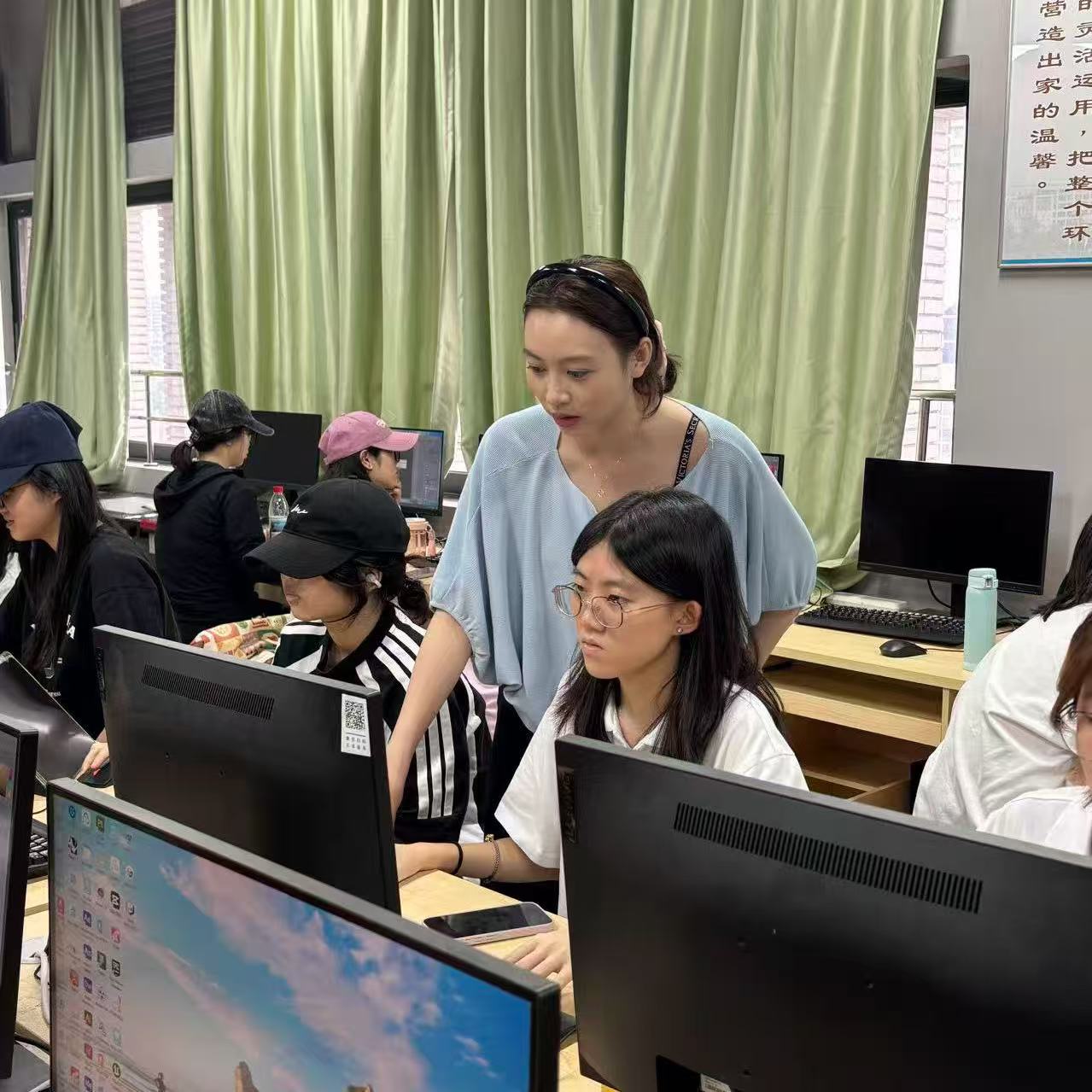 课堂现场.jpg
